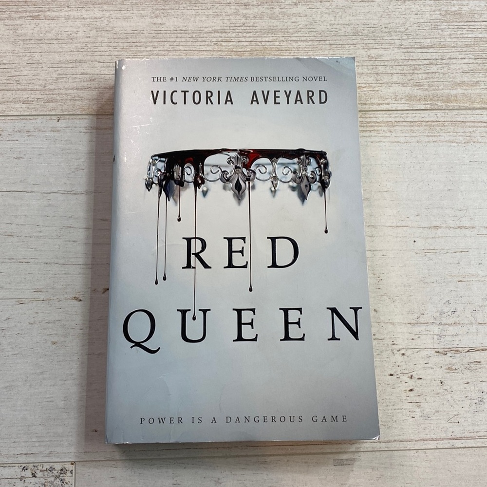 Red Queen Book by Victoria Aveyard